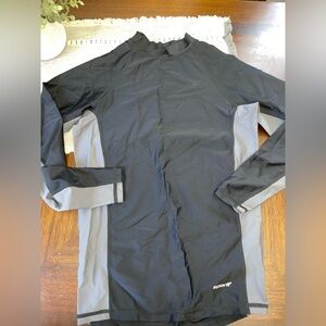 Mens size small rash guard